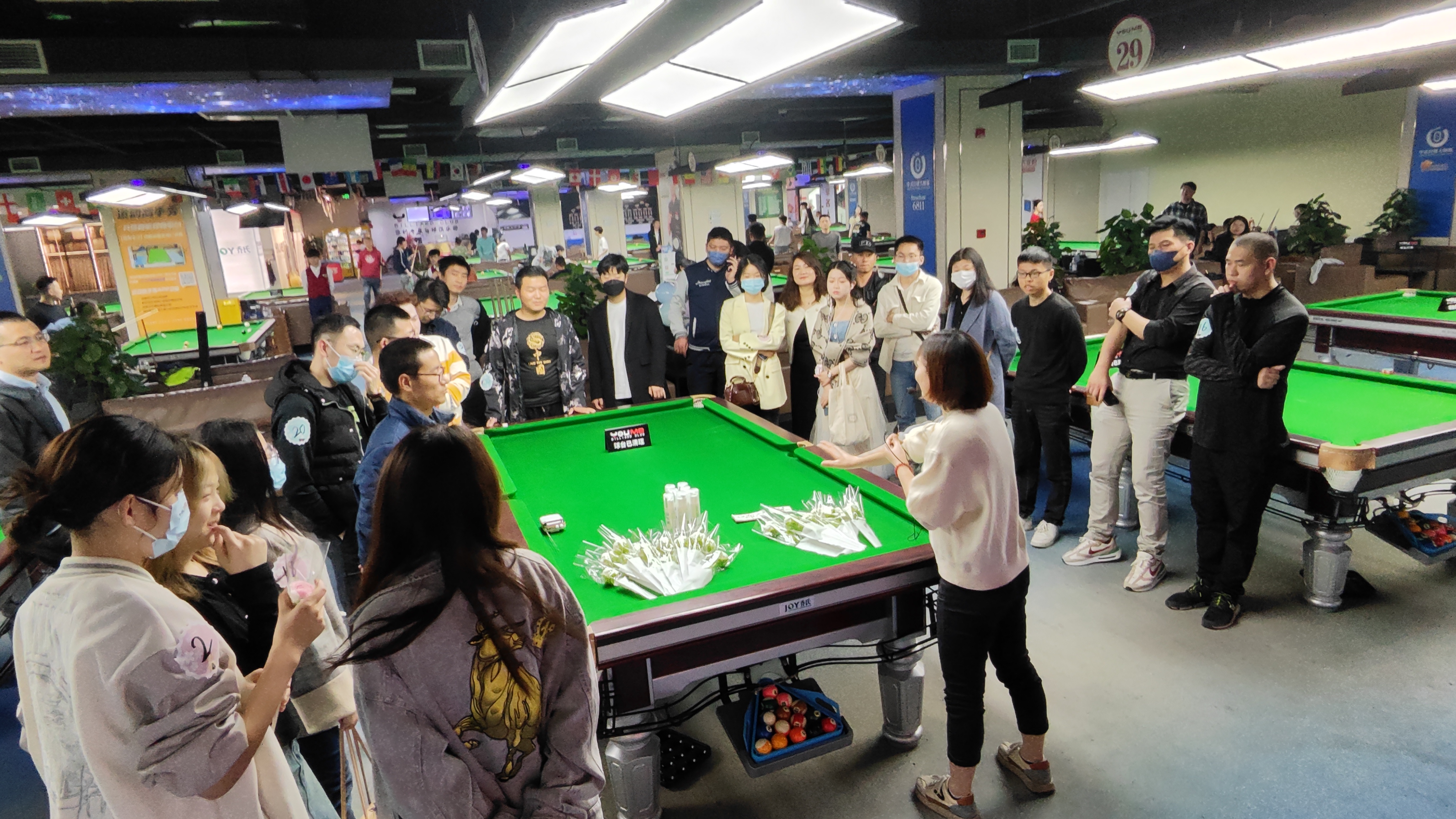 ˮ���ǡ���������ײ�����顱�����ɶ��˶�Բ������