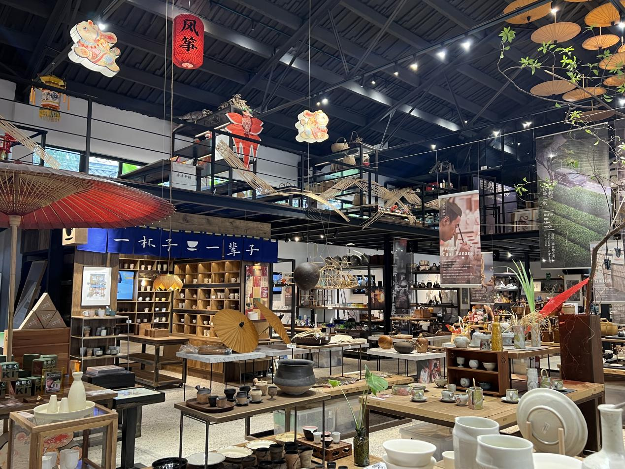 Ǯ���̳������ݡ���Ȼ�����嶼��������Ħ����