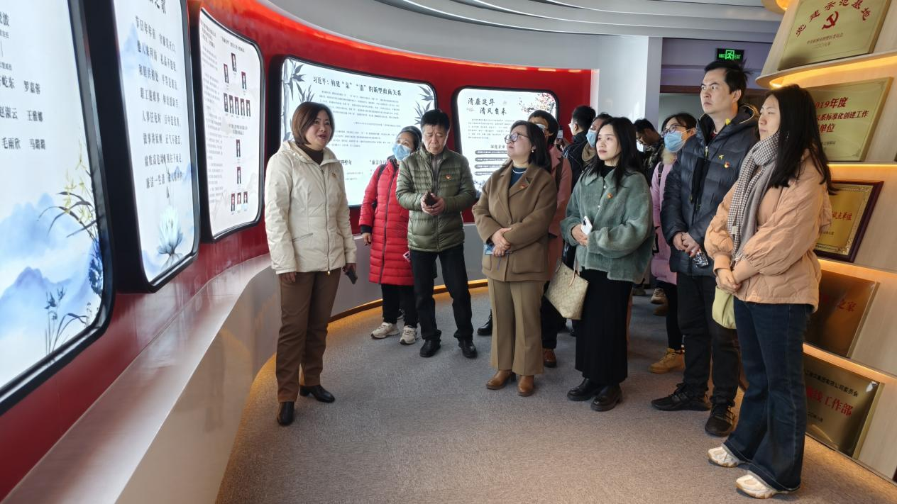 ����ֵ����µ�Ա�����Ž��е�������