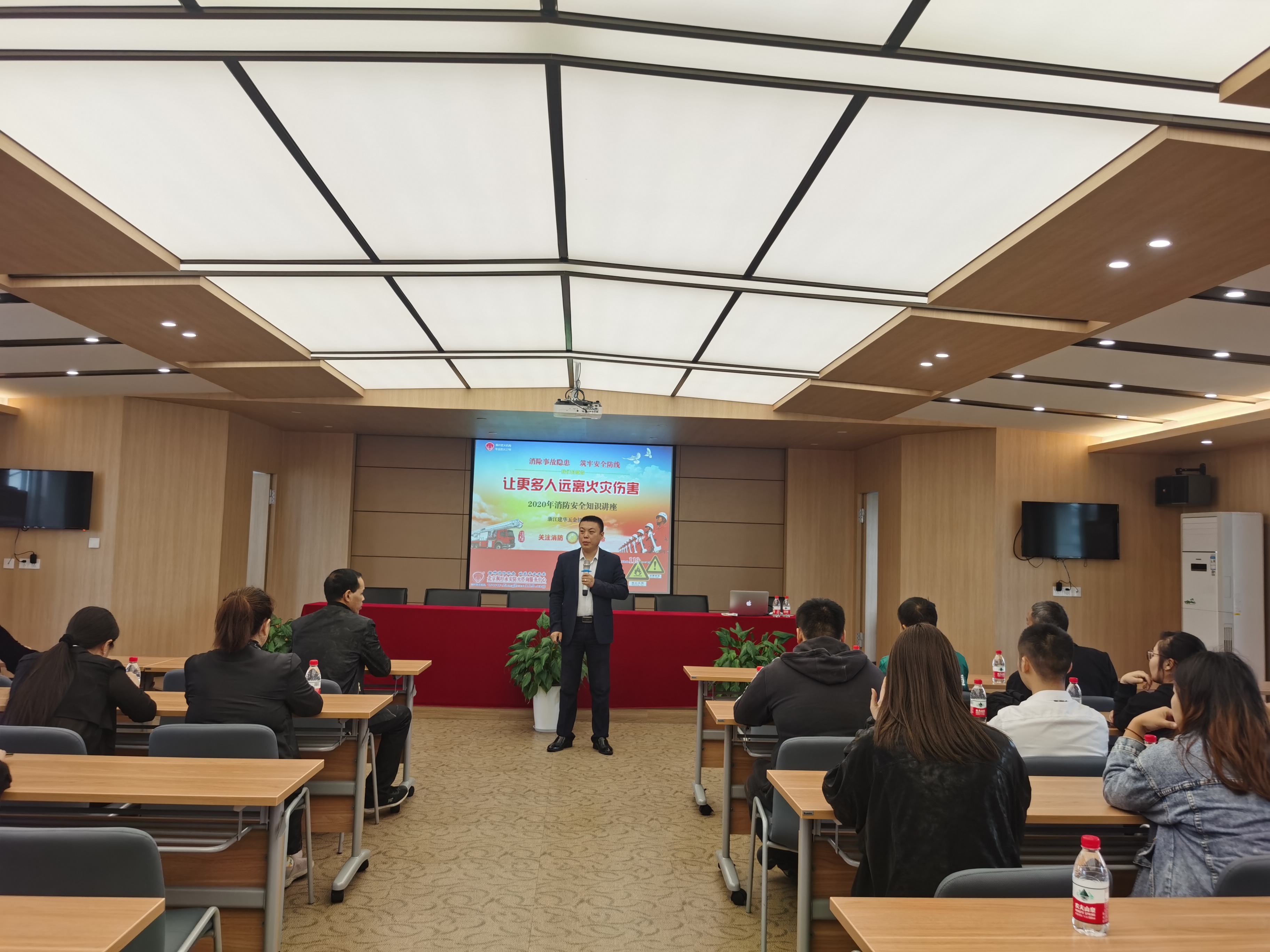 ���������г���֯��չ��������֪ʶ��ѵ