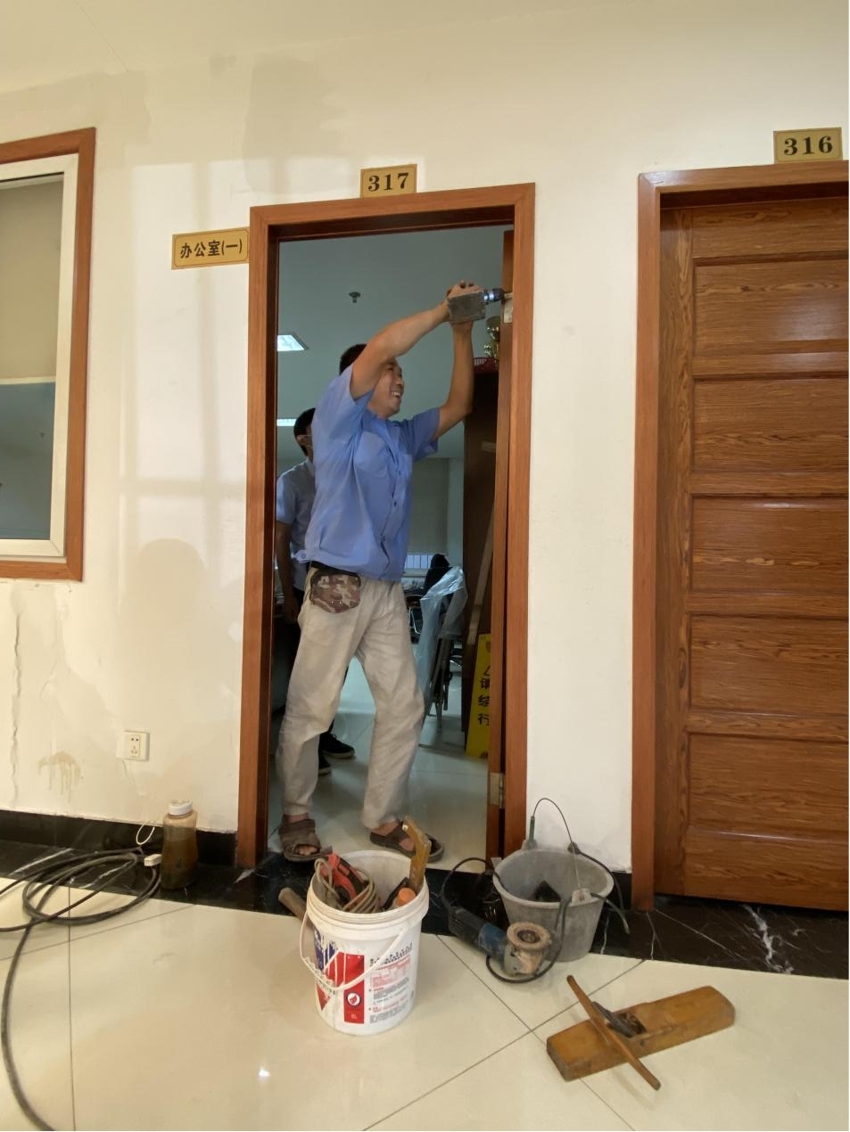 Ǯ���̳ǽ��а칫����ά������