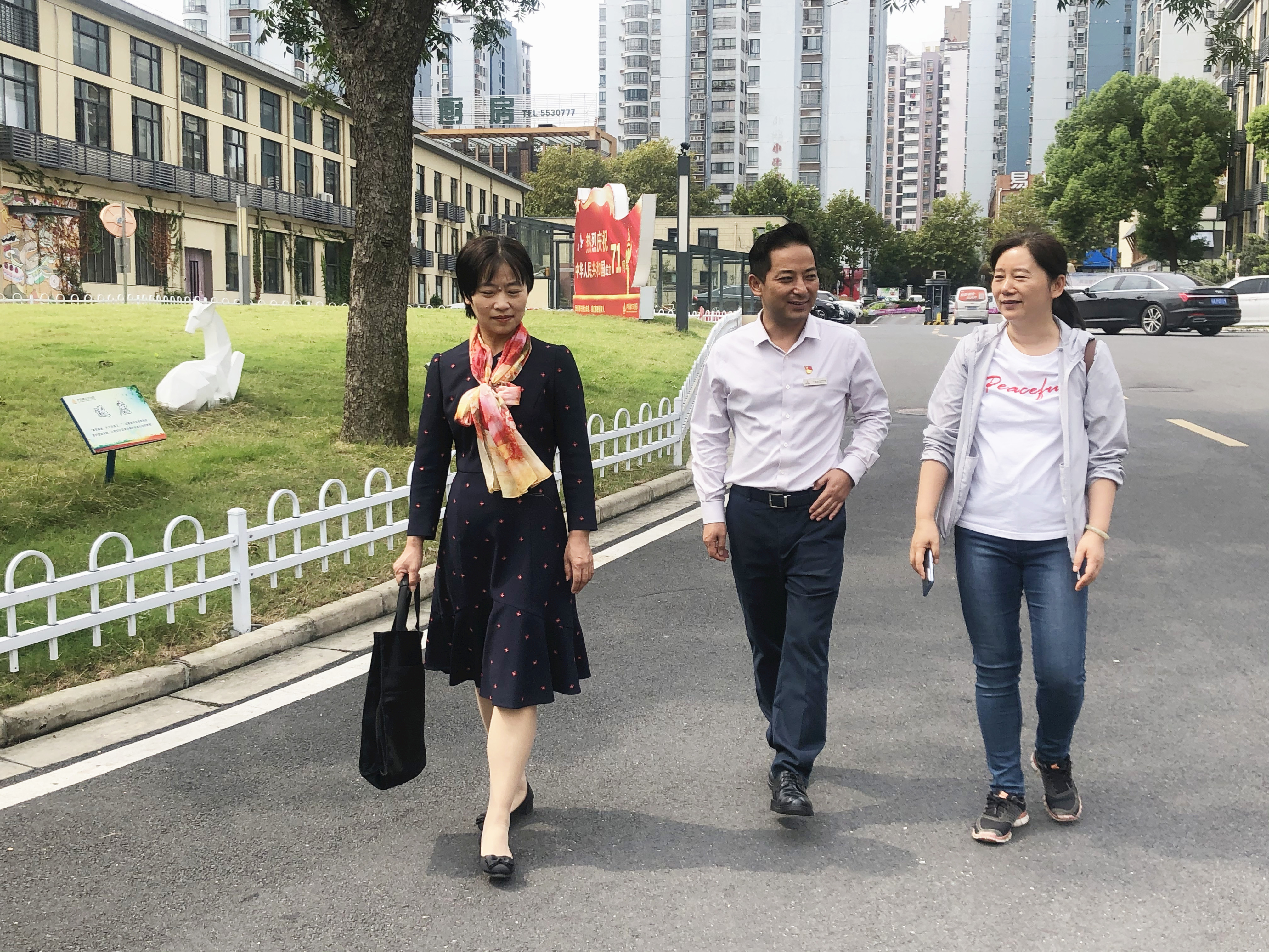 ®�����������Ĵ�԰������һ���Ϲ��ᡢ����