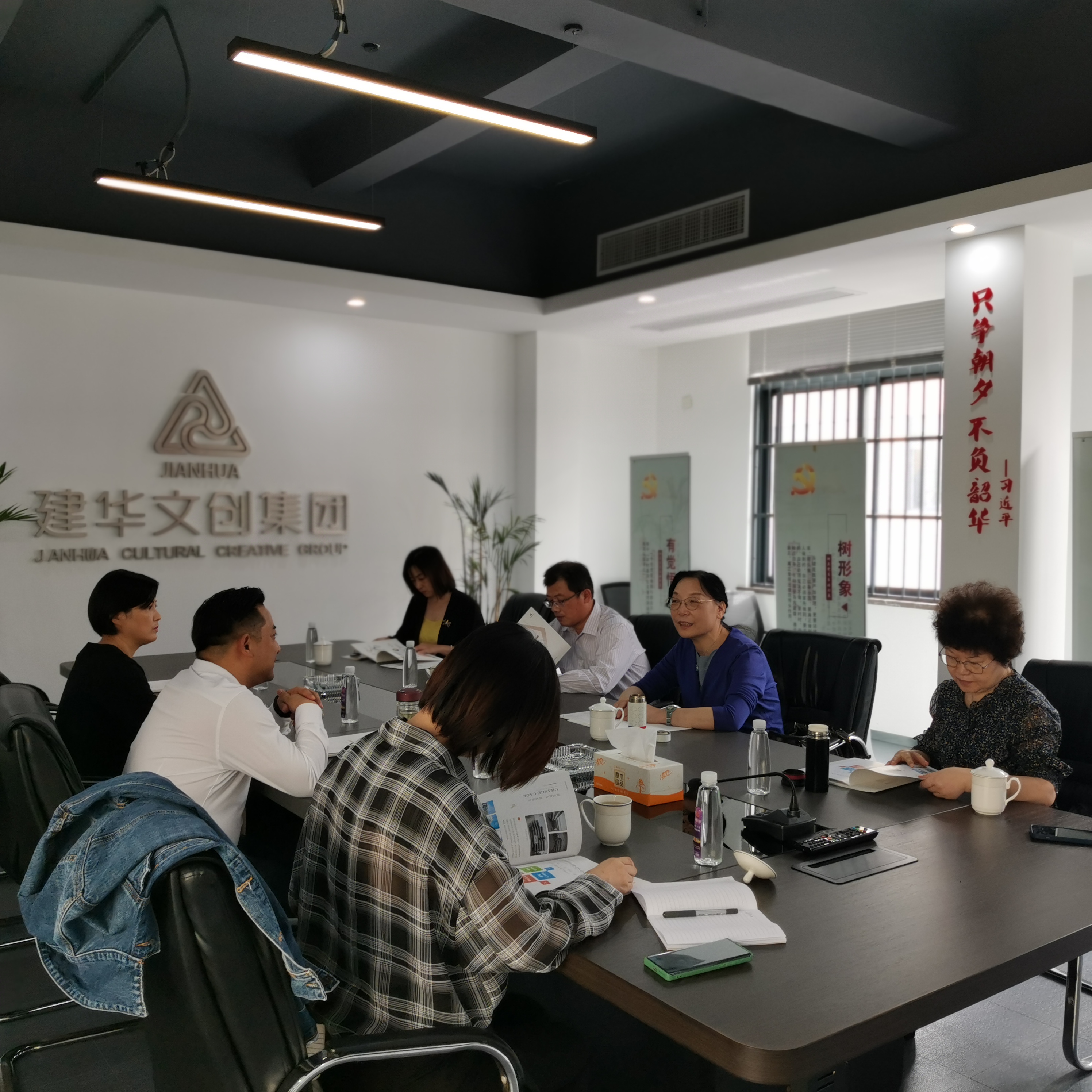 �㽭ʡ����ҵ���ϻ����鳤�¿���һ��ݰ��®�����������Ĵ�԰����