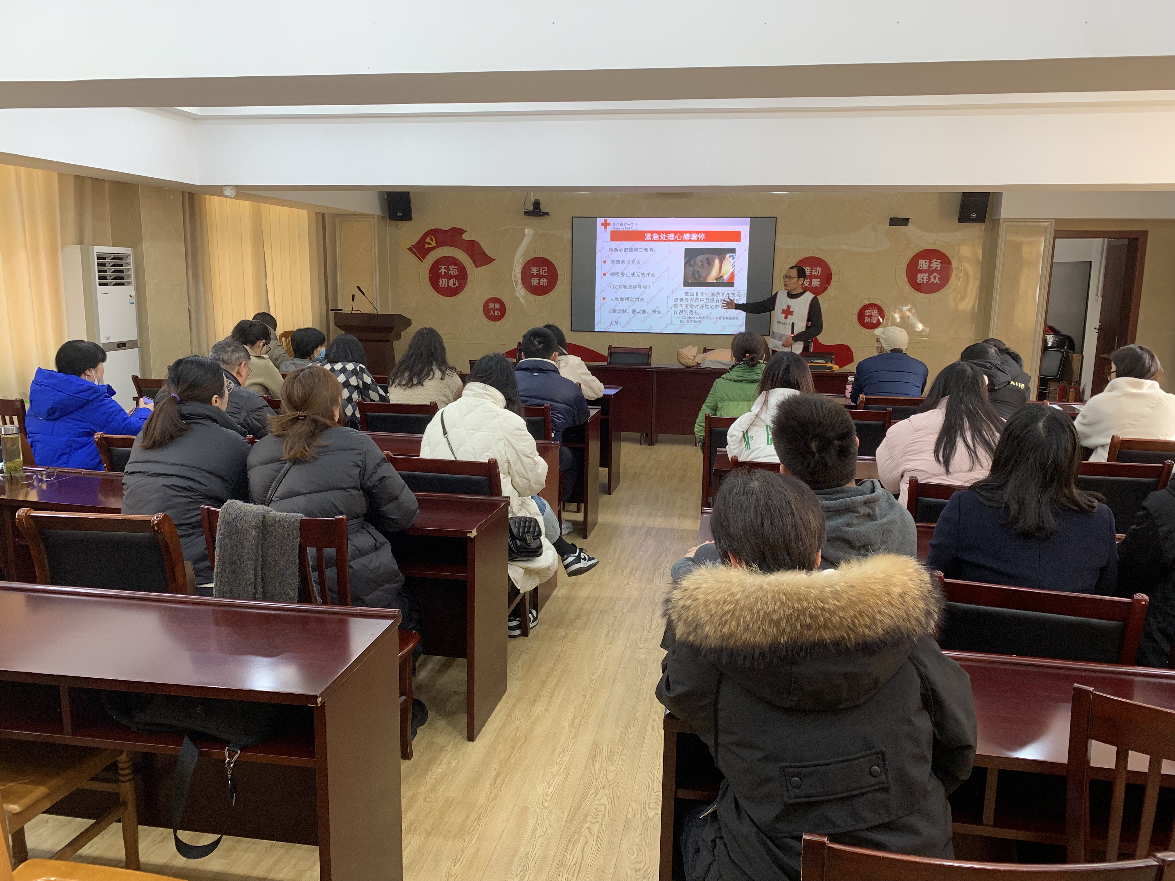 ˮ������֯Ա������Ȼ�Ա��ѵ