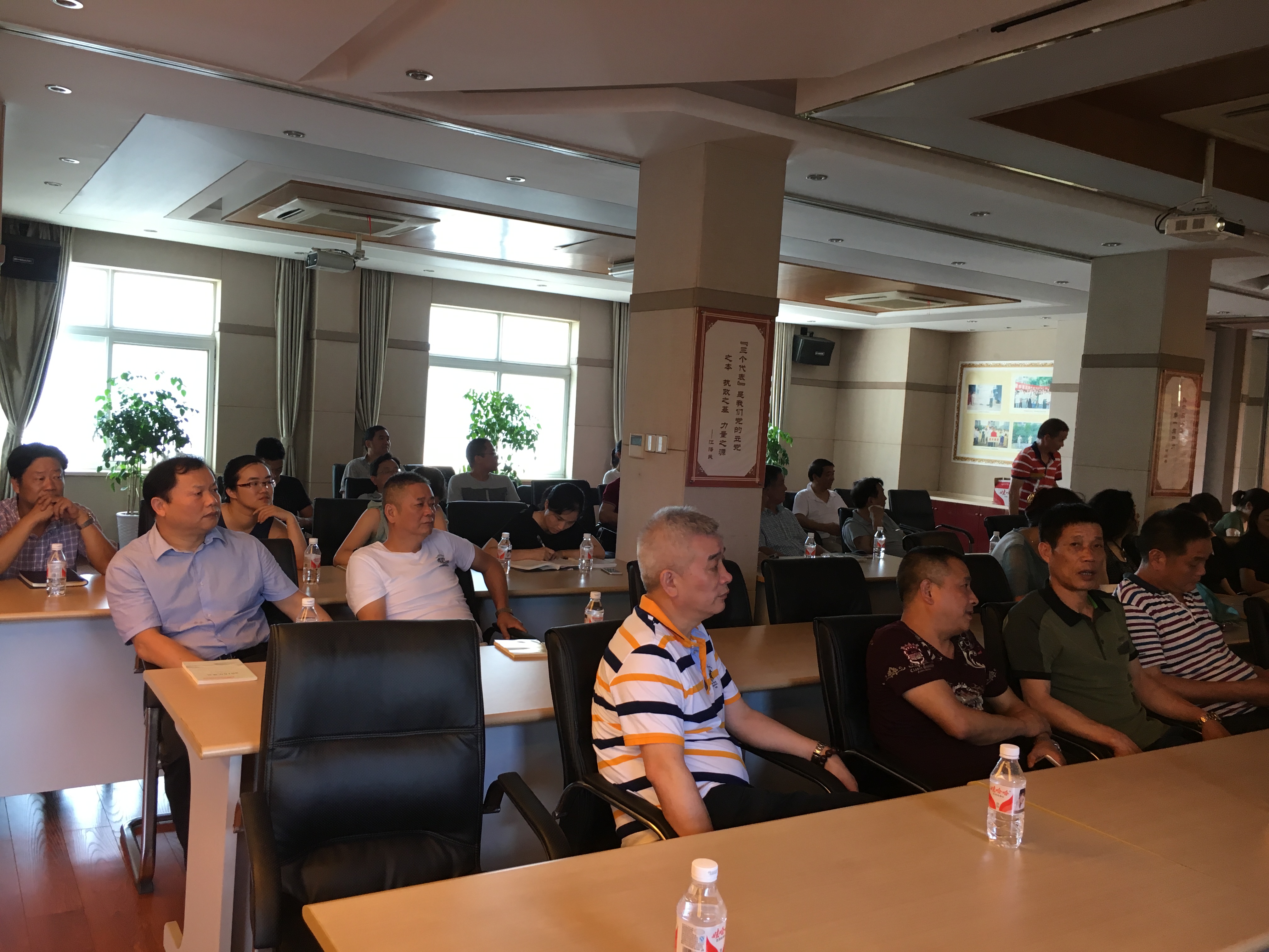 无偿献血 (3).jpg 无偿献血 (3).jpg